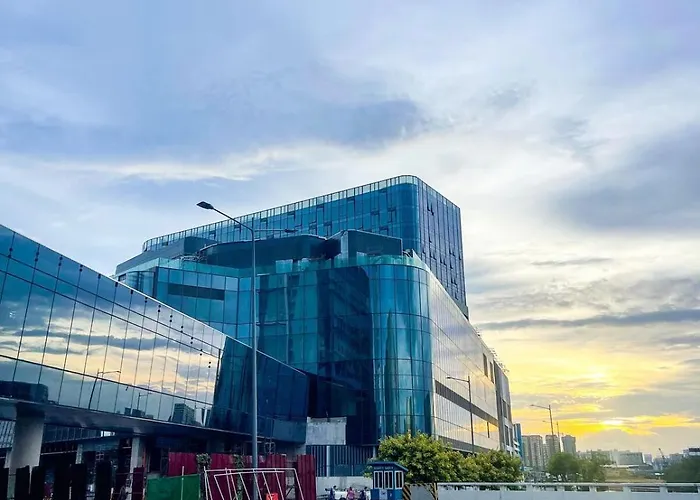 Modern & Luxury 2br Near Solaire, Okada, Airport * マニラ市